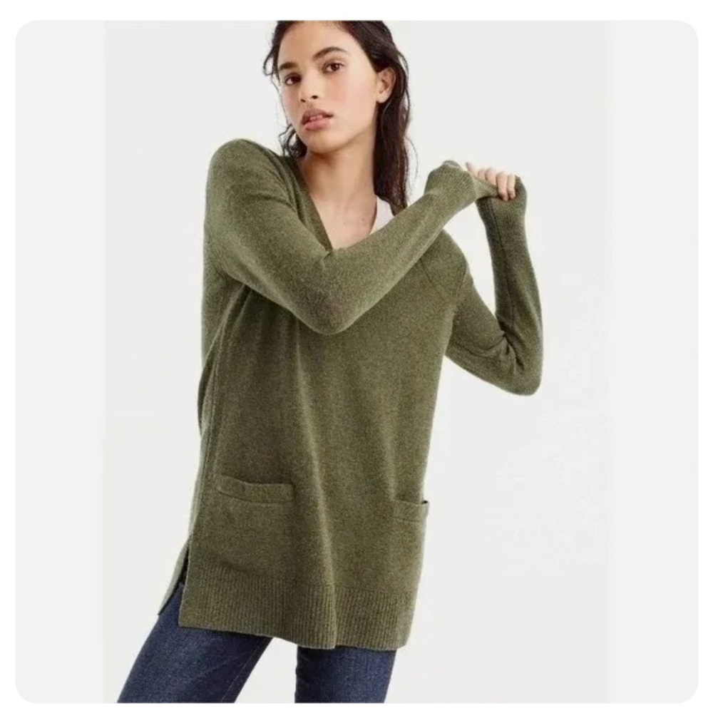 V-neck front-pocket tunic sweater in Supersoft yarn - Picture 2 of 4